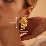 Load image into Gallery viewer, Gold Fan Drop Earrings