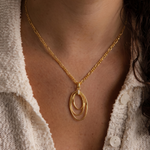 Load image into Gallery viewer, 3 oval rings pendant necklace in gold plating on women neck