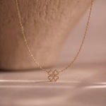 Load image into Gallery viewer, Wavy Chain Necklace with Flower Pendant