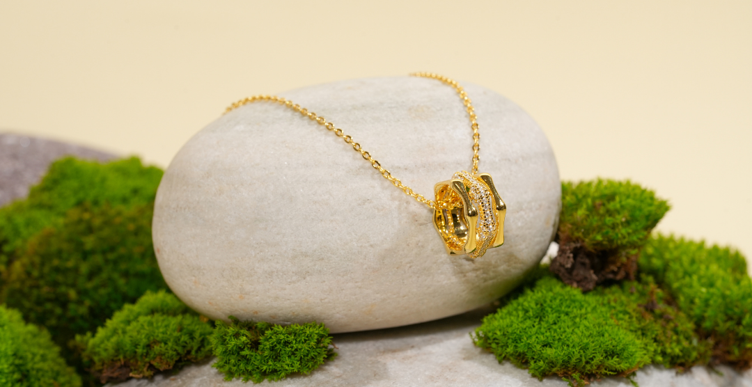 A Perfect Necklace Selection Guide for Women: 2025