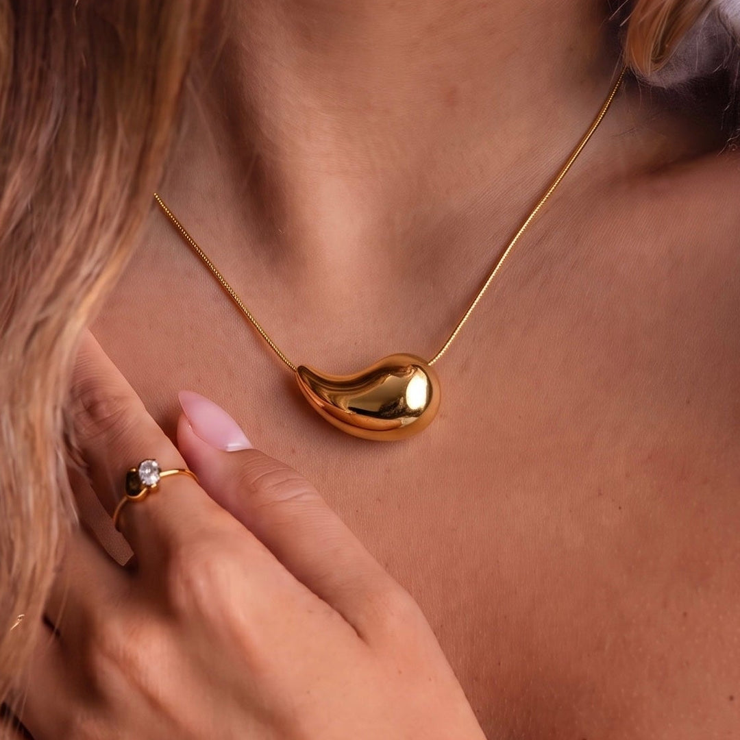 Curved Bean Pendant Necklace