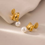 Load image into Gallery viewer, Mismatched Bow &amp; Pearl Earrings
