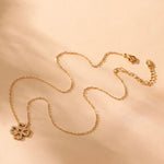Load image into Gallery viewer, Wavy Chain Necklace with Flower Pendant
