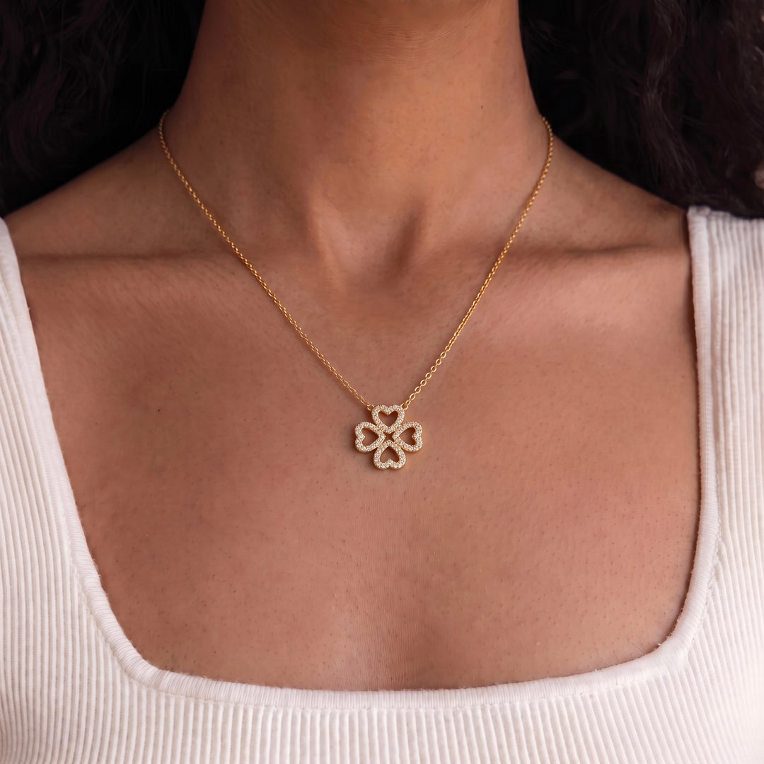 Wavy Chain Necklace with Flower Pendant
