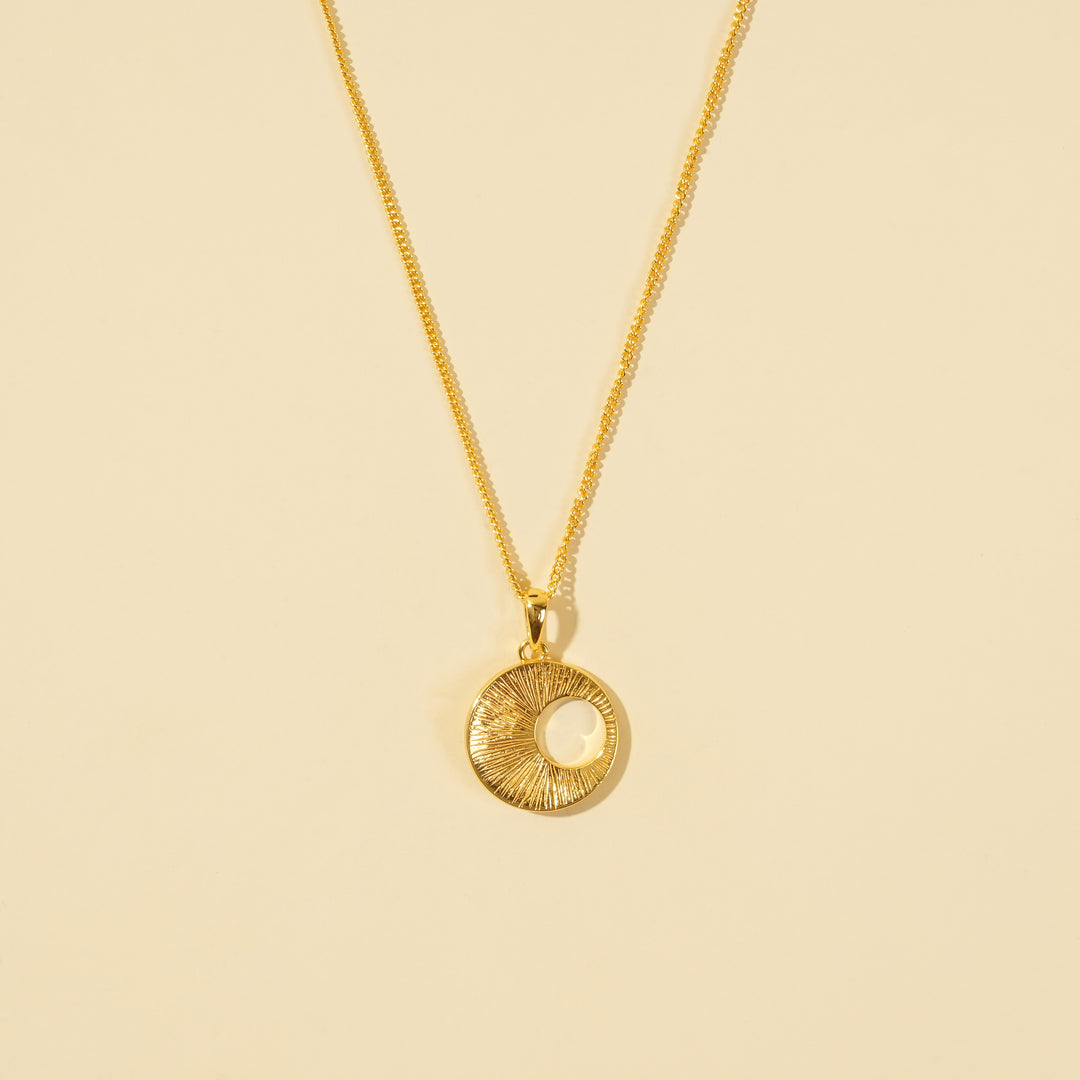 Minimalist Gold Circle Pendant Necklace