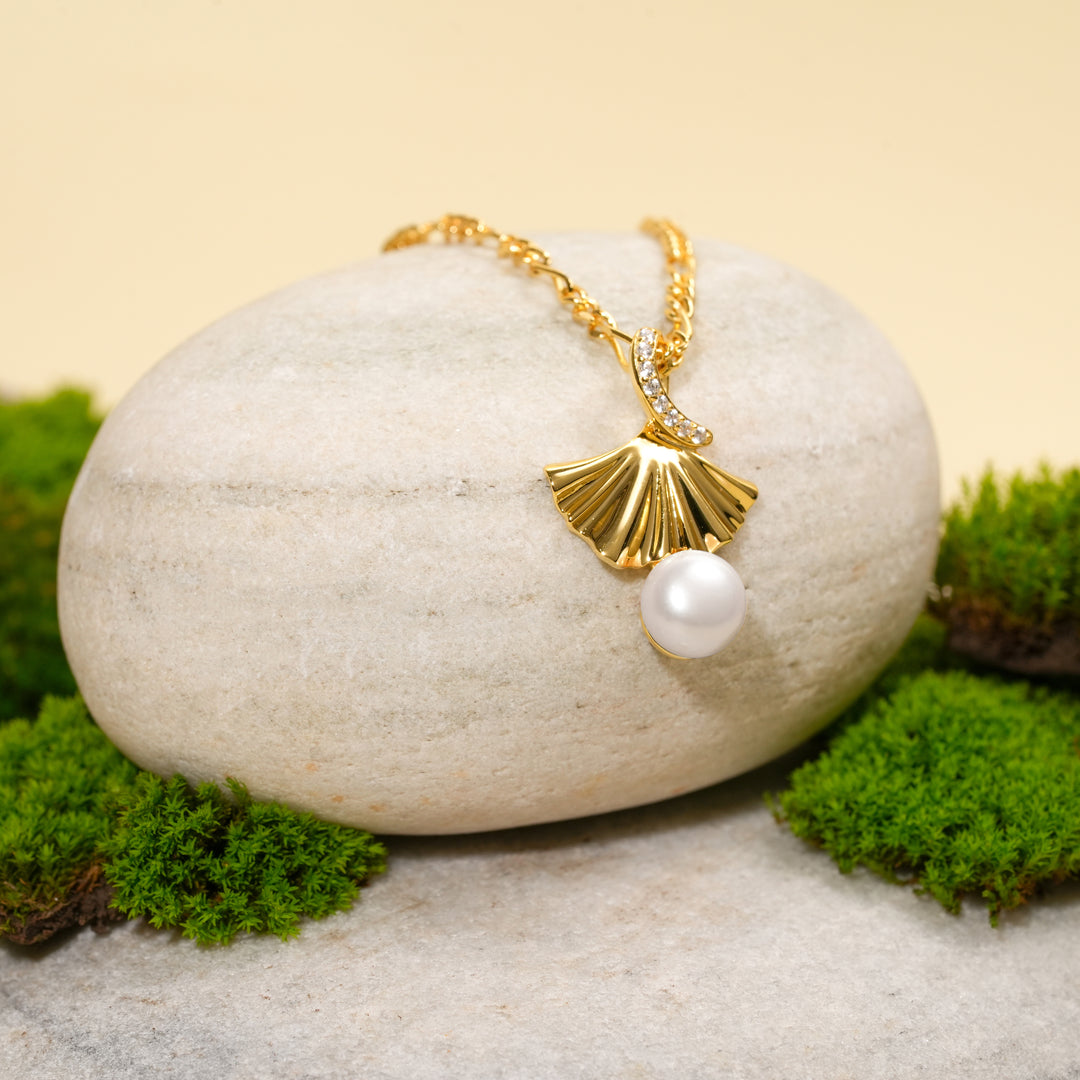 Dainty Gold Shell Pendant Necklace