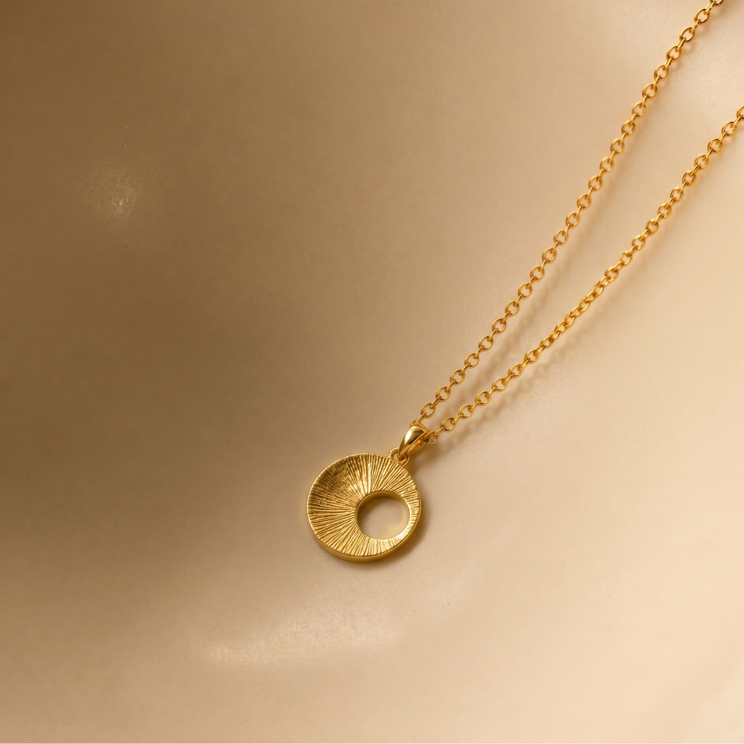 hollow gold circle pendant necklace in 18k plating